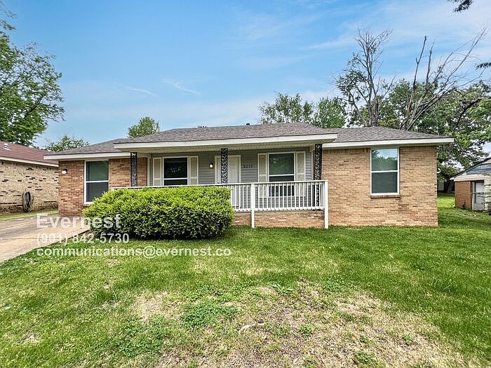 1st image of 3210 Briarwood Dr