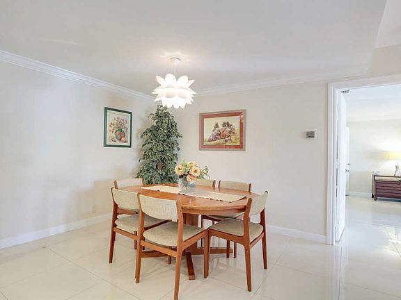 5th image of 3212 NE 12th St APT 205
