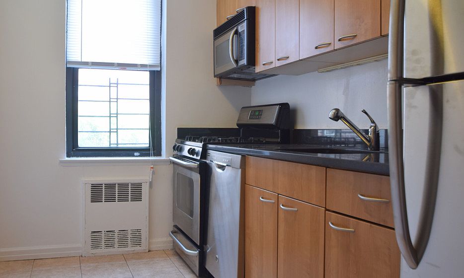 Harbor House - Kitchen - H33-02A