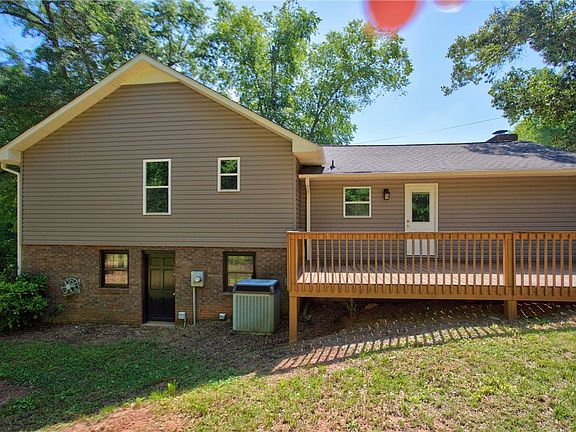 5th image of 712 Beech Dr