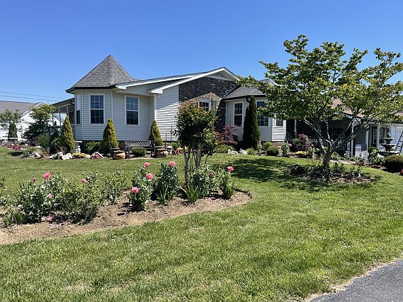 3rd image of 805A Jackson Rd