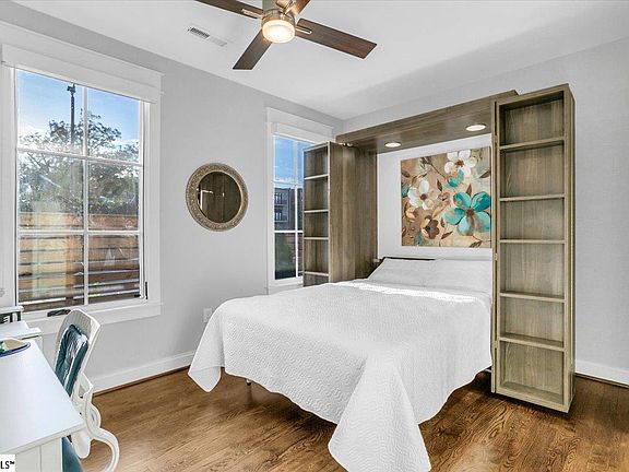 3rd image of 16 Park Edge Ct