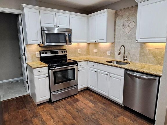 2nd image of 215 S Chestnut St #A