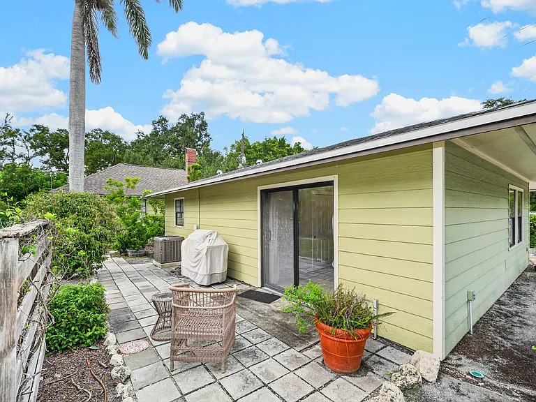 2475 Alameda Ave #B — Photo 26