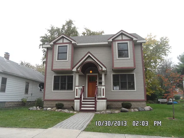 1002 Warner Ave photo 1
