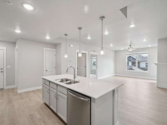 5th image of 265 High Point Dr #207