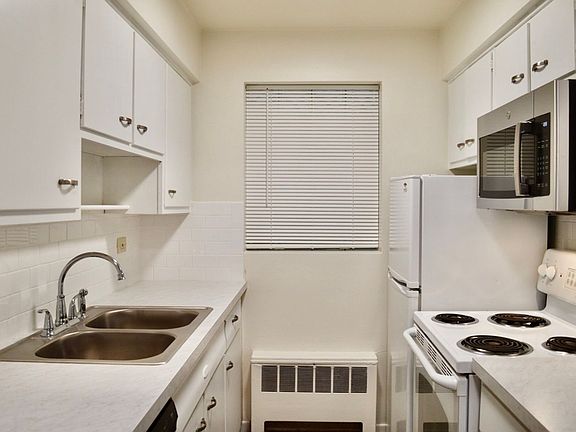 2nd image of 1376-1384 Brown St #1376-5