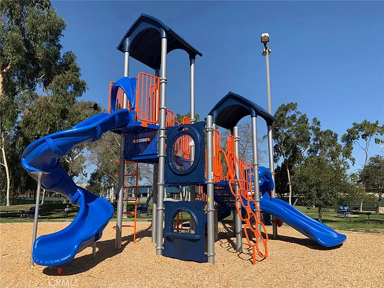 2563 Plaza Del Amo — Photo 40