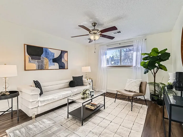 1608 Cottonwood Dr #4 — Photo 1