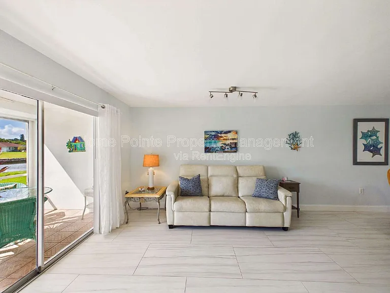 300 Valley Stream Dr #3D — Photo 3