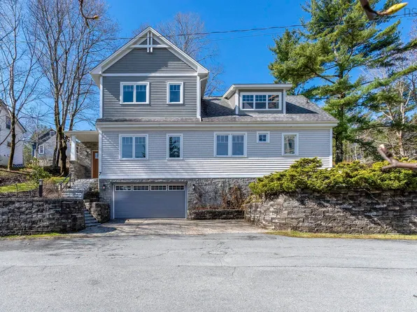 7 Craigmore Dr, Halifax, NS B3N 1M3