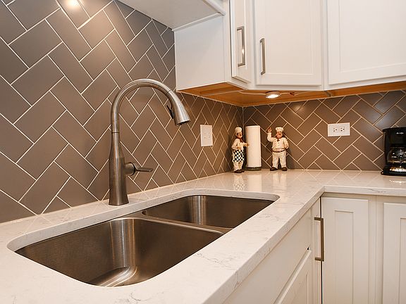 5th image of 123 Acacia Cir