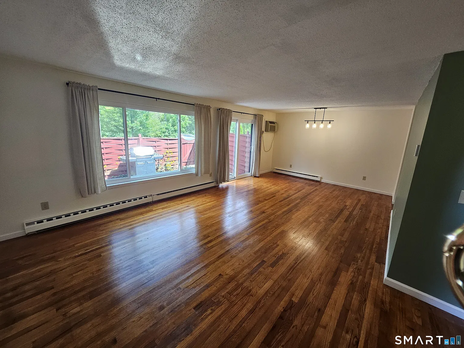 2 bed, 1.5 bath, 1225 sqft, $2,400 — Photo 3