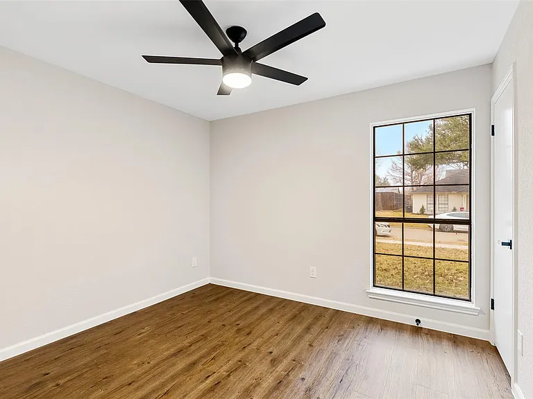 924 Simon Dr — Photo 12