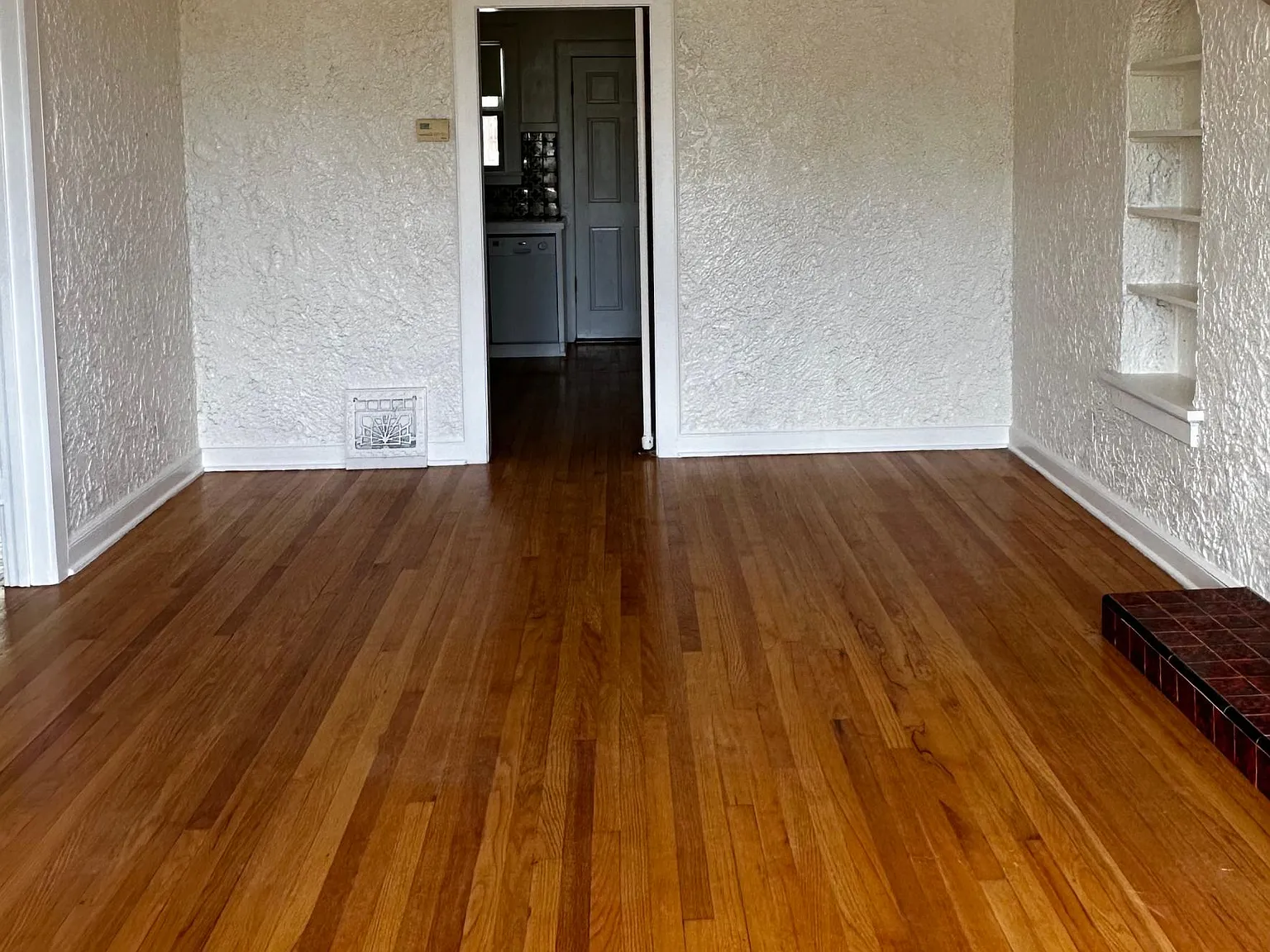 2 bed, 1000 sqft, $1,550 — Photo 4