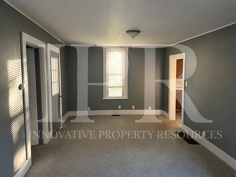502 Webster St — Photo 6
