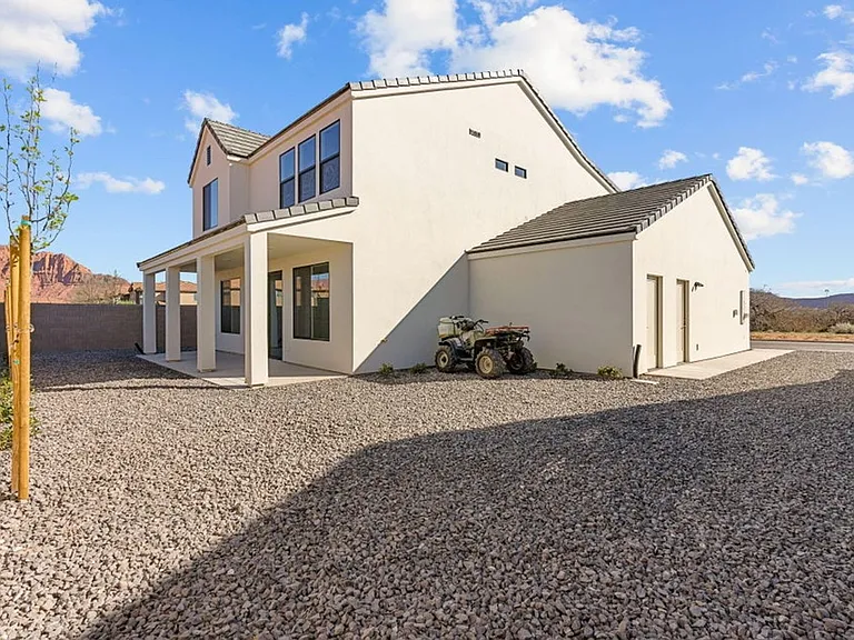 2433 Patricia Dr — Photo 35