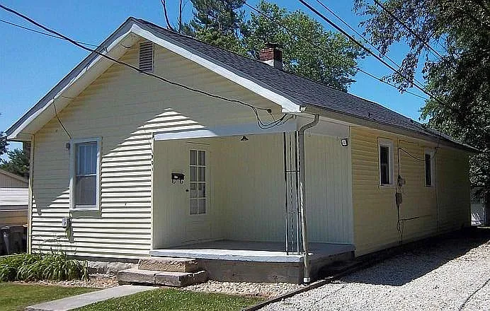 901 E Wilson St — Photo 1