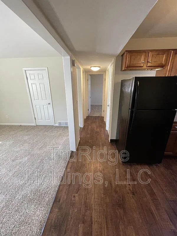 2 bed, 1.0 bath, 924 sqft, $1,295 — Photo 2