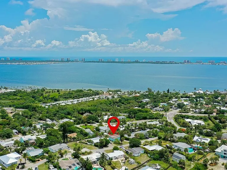 1265 NE Oceanview Cir — Photo 1