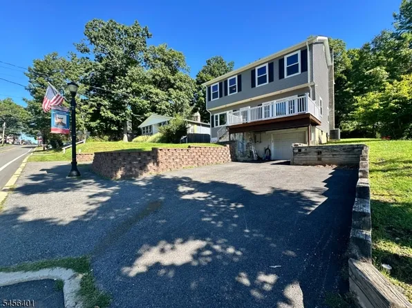 13 Hopatchung Rd, Hopatcong Boro, NJ 07843