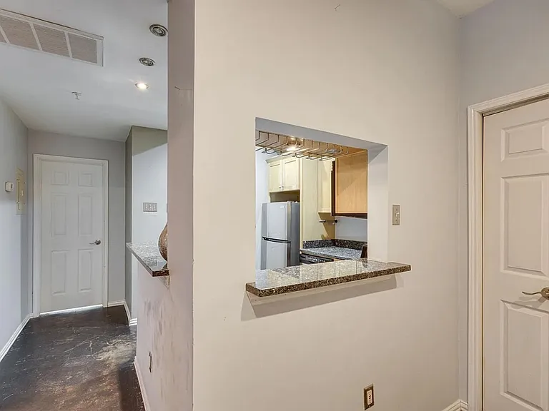 4104 N Hall St #102 — Photo 7