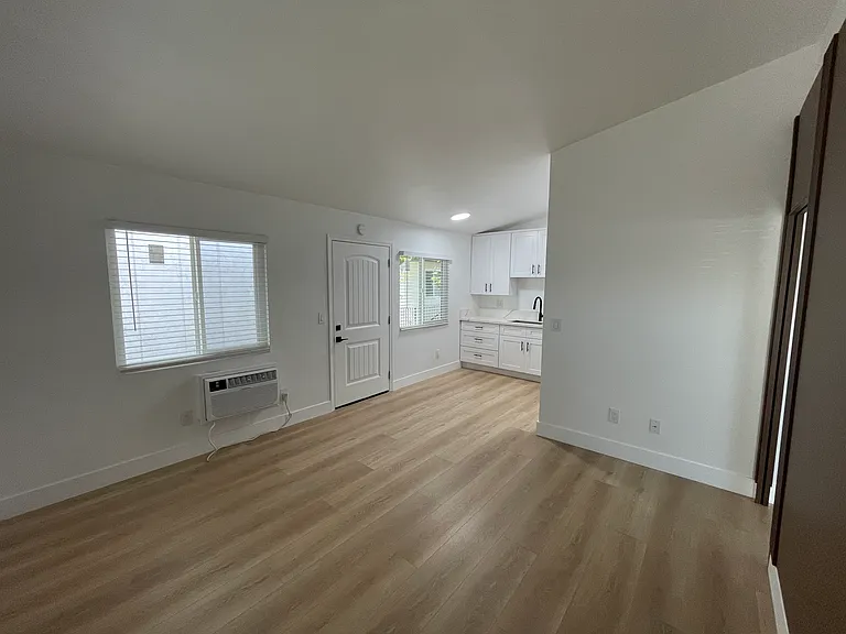 2330 N Grand Ave #18 — Photo 13