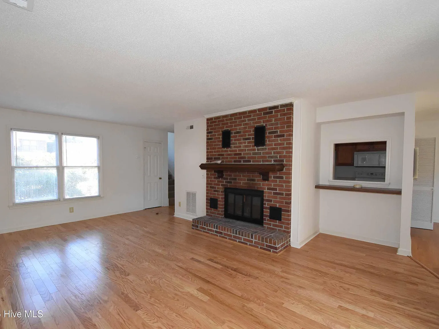 3 bed, 2.5 bath, $1,500 — Photo 4