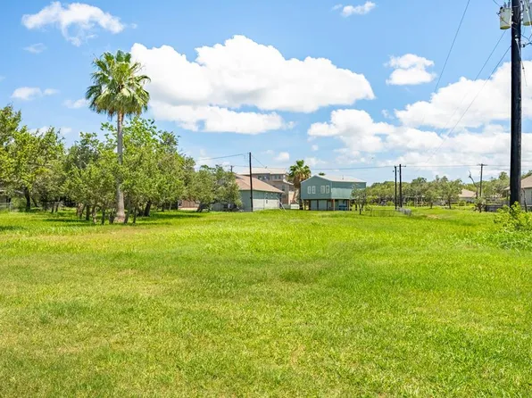 212 Timber Lane Loop, Rockport, TX 78382