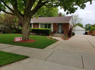 61 Thacker St, Des Plaines, IL 60016