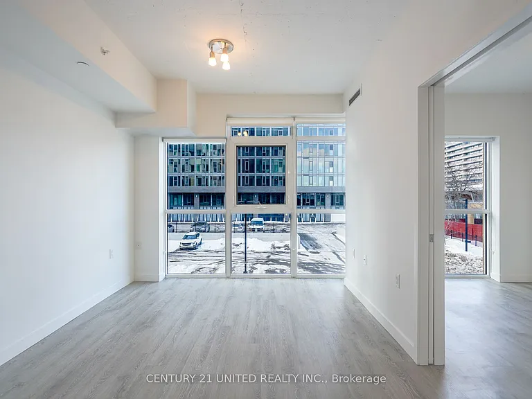 100 Bond St E #204 — Photo 3