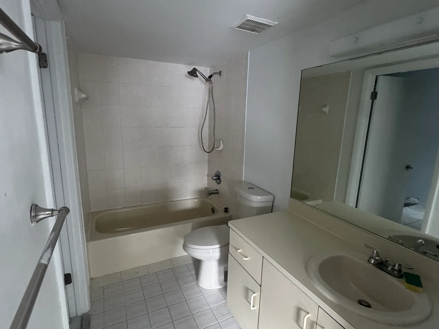 2 bed, 1.5 bath, 1024 sqft, $1,950 — Photo 2