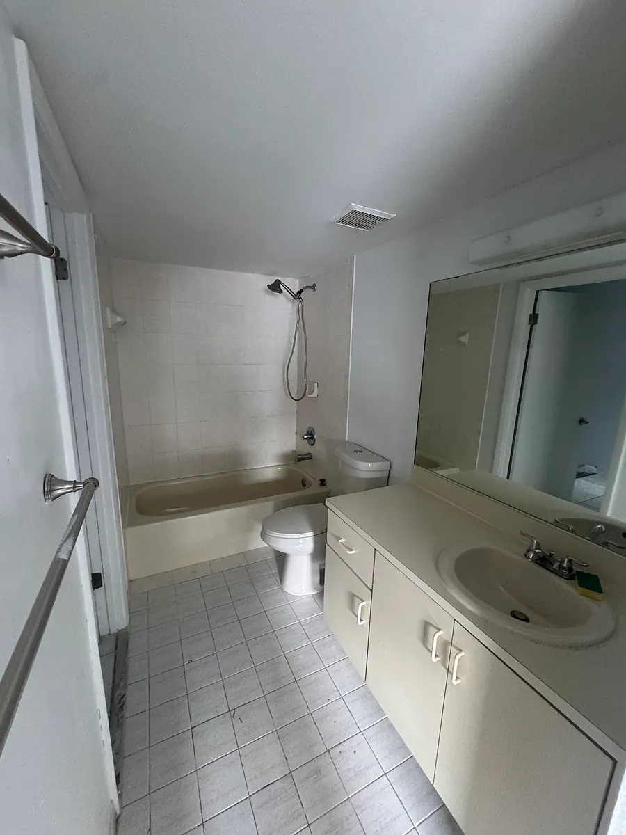 Building Photo - 2730 W 76th St #204