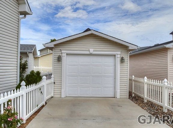 4th image of 1135 Windsor Park Dr