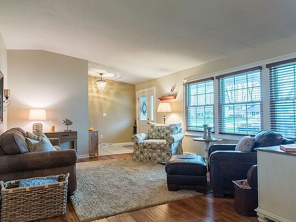 4th image of 6316 Glenwood Dr