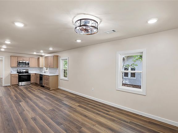 5th image of 1219 N Boston Pl