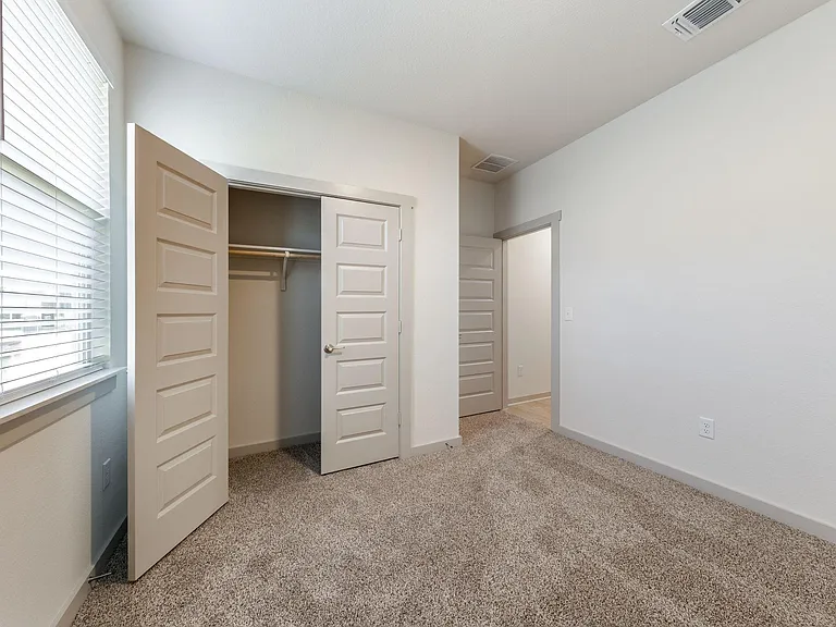2416 Tucker Ln — Photo 25