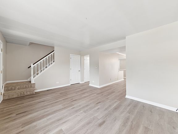 2nd image of 942 Cardiff Ct