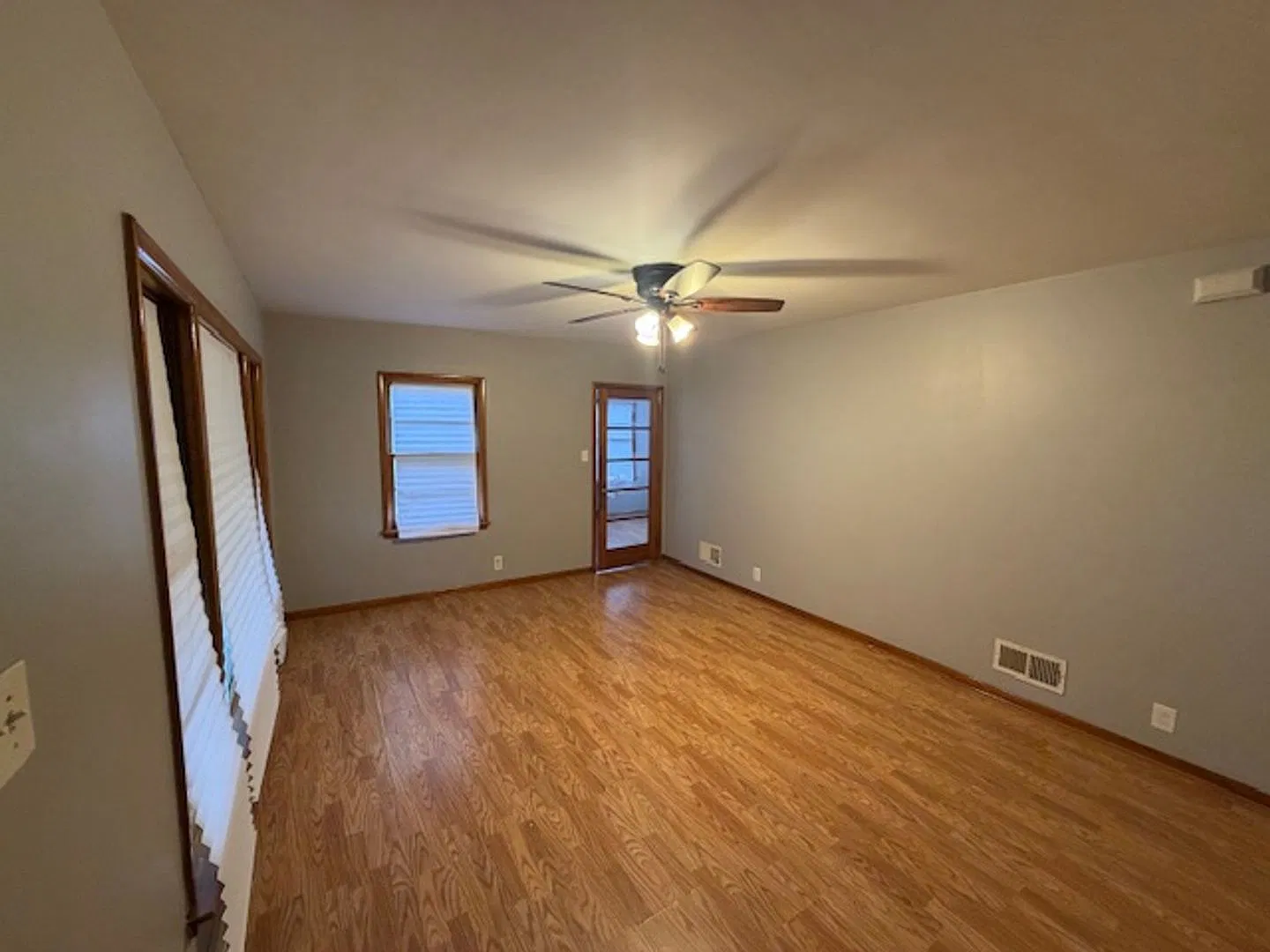 Must-See Rental! Move-in ready 4 BR / 2 BA — Photo 4
