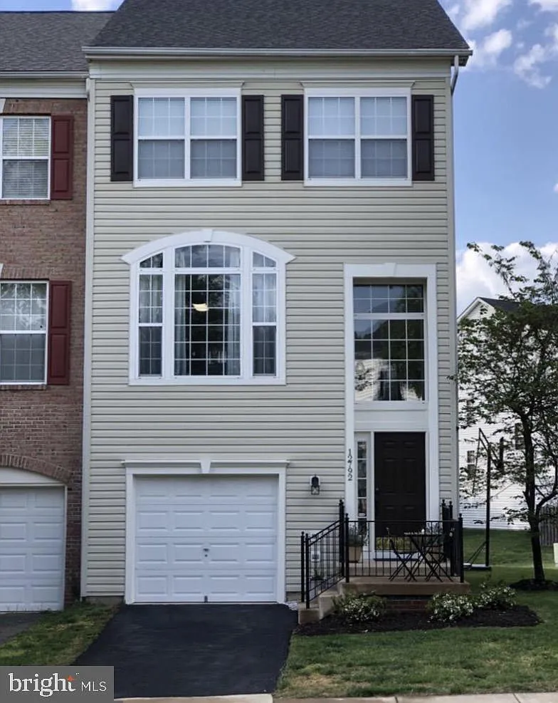 3 bed, 3.5 bath, 1793 sqft, $3,100 — Photo 1