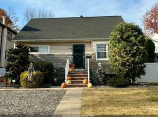 303 Shaler Blvd, Ridgefield, NJ 07657