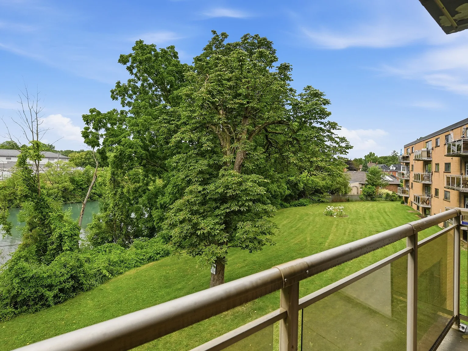 Riverview Towers — Photo 3