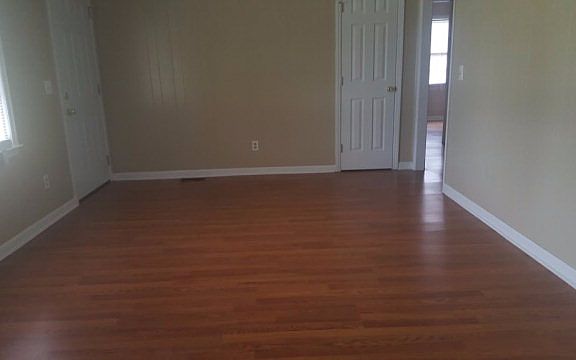 3rd image of 230 Eastwood Cir
