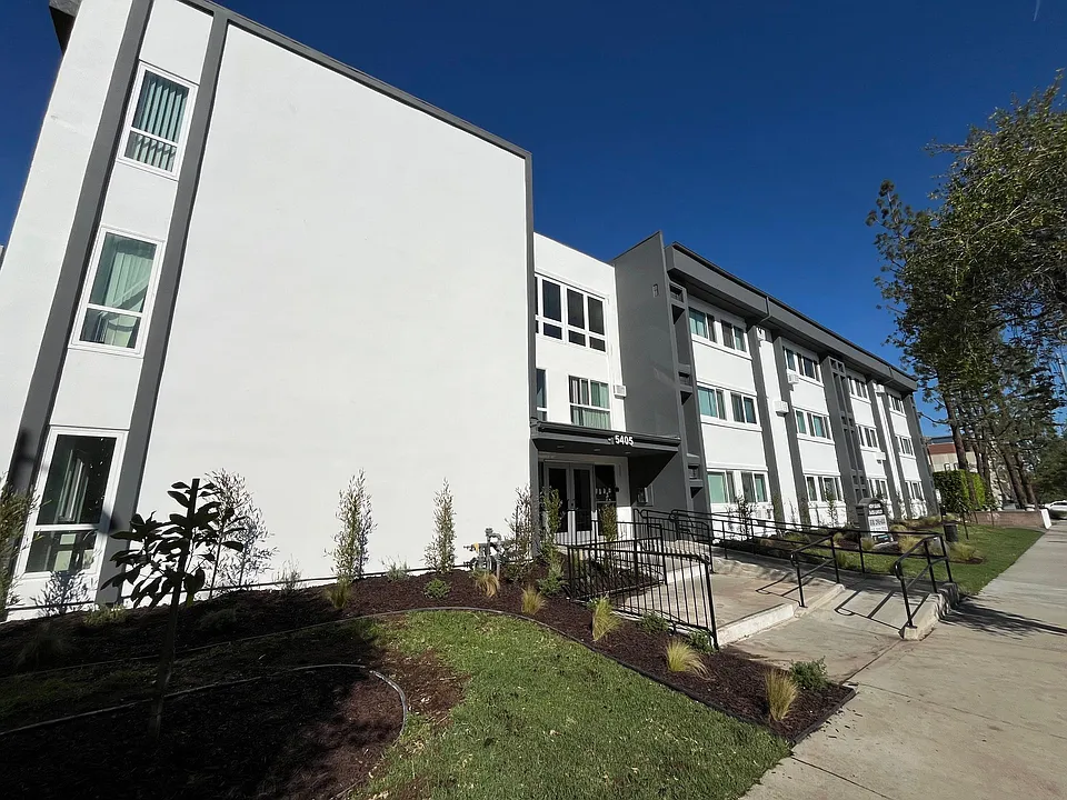 Building Photo 5