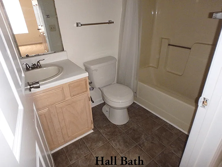 Creekwood Apartments — Photo 25