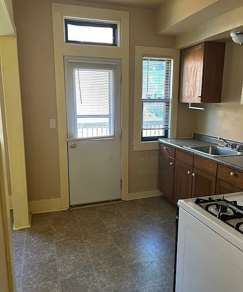 Crown Apartments — Photo 4