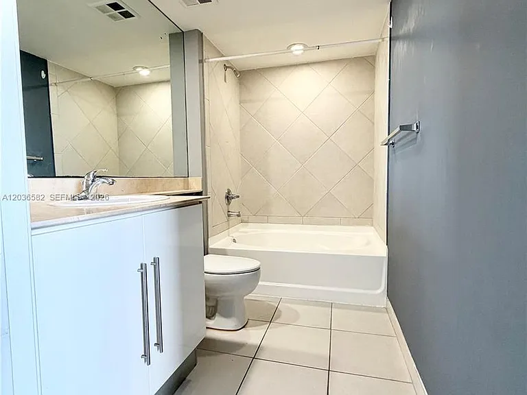 335 Biscayne Blvd #4200 — Photo 32