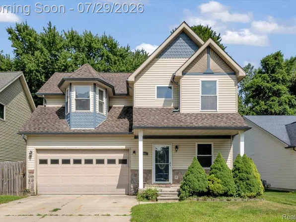 9399 Oakdale St, Clay, MI 48001