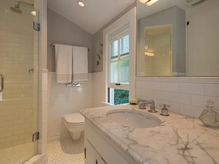 Bath off master bedroom.