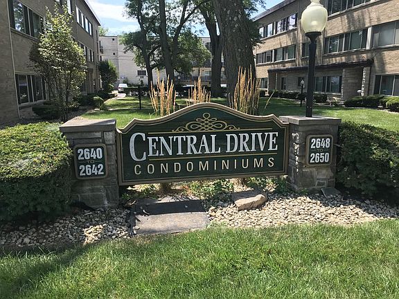 3rd image of 2650 Central Dr APT 2N